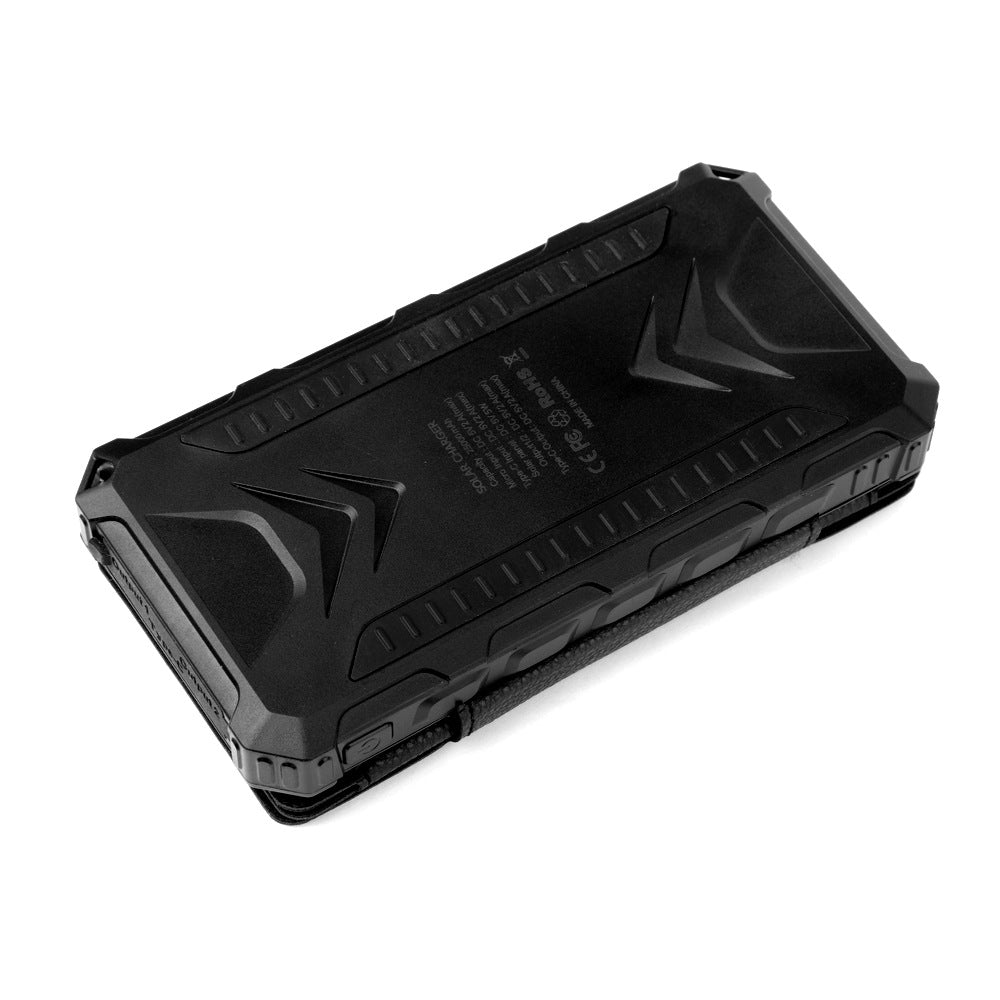 Soldriven powerbank med trådlös laddning, kompakt och robust design för utomhusbruk och camping.